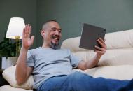 /content/dam/uhc/uhone/health-and-wellness/wide-ManOnTablet-1456167416_m.jpg