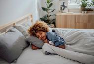/content/dam/uhc/uhone/health-and-wellness/wide-WomanSleeping-1370783733.jpg